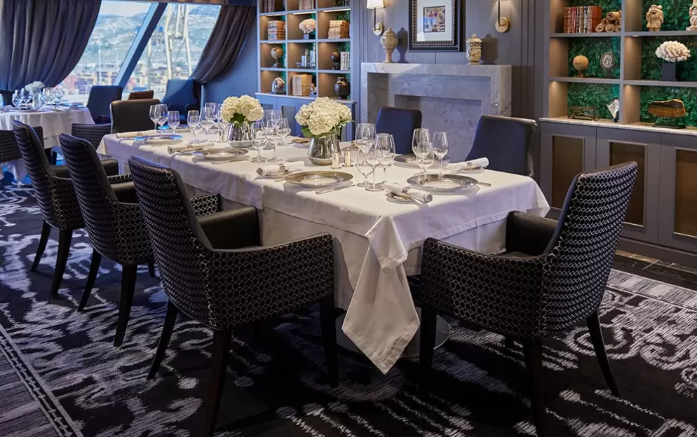 Regent Seven Seas Cruises - Seven Seas Splendor - The Study.jpg